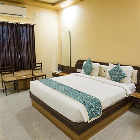 Hotel Somnath Daksh Bagian luar foto