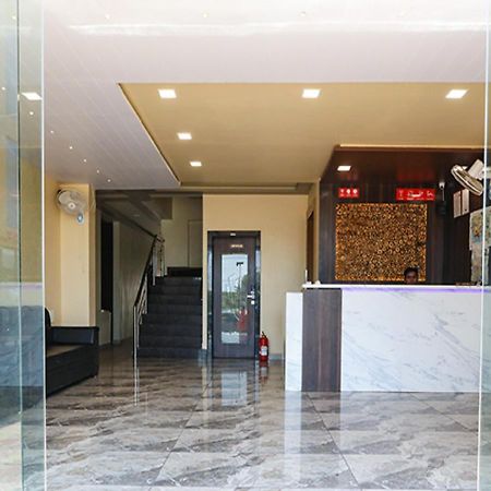 Hotel Somnath Daksh Bagian luar foto