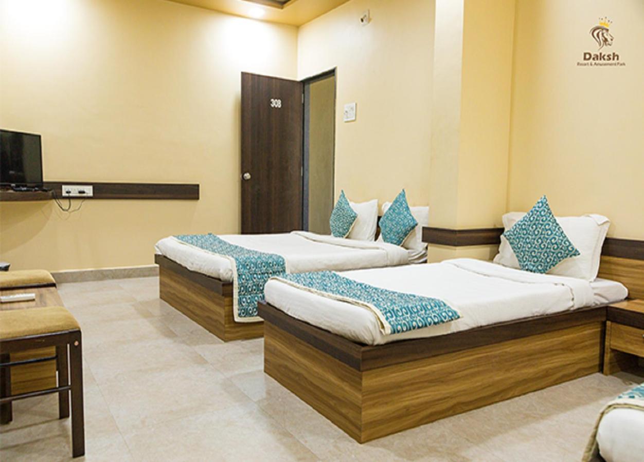 Hotel Somnath Daksh Bagian luar foto