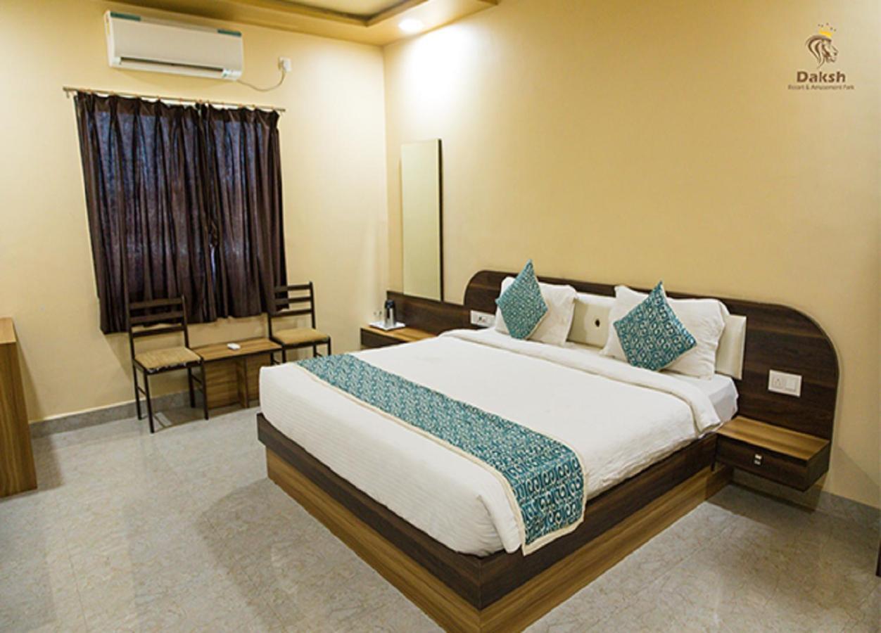Hotel Somnath Daksh Bagian luar foto