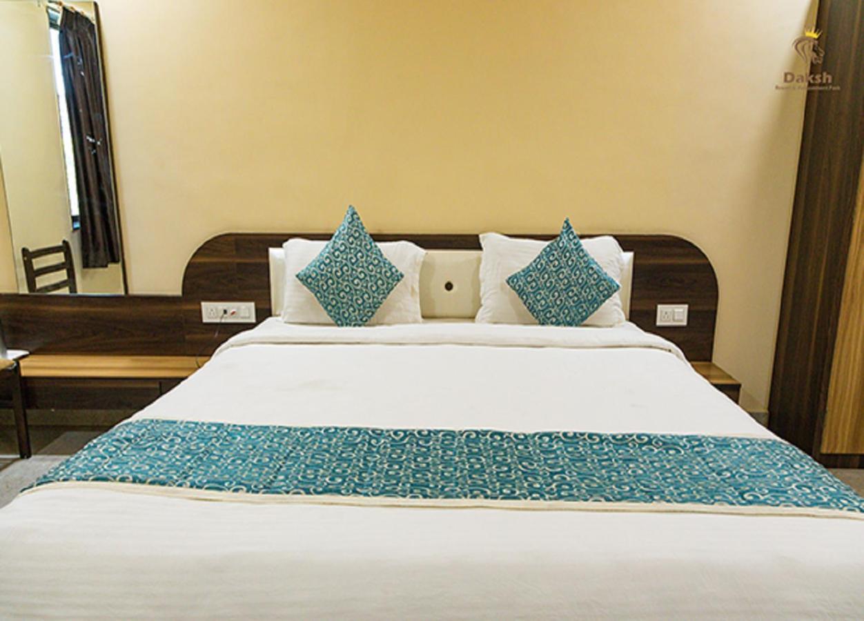 Hotel Somnath Daksh Bagian luar foto