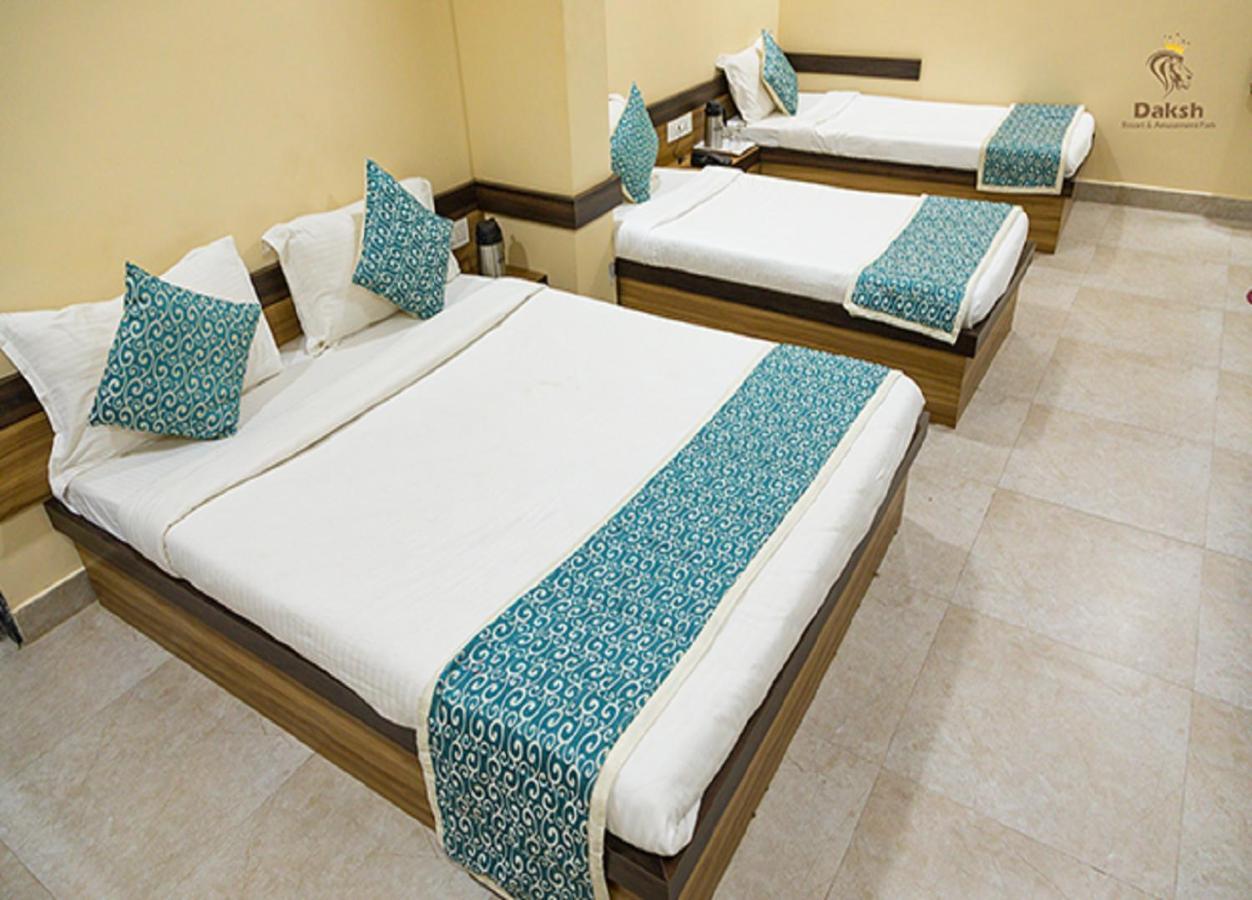 Hotel Somnath Daksh Bagian luar foto