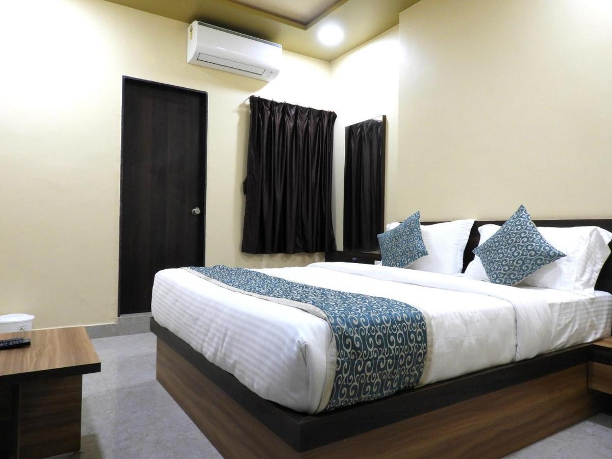 Hotel Somnath Daksh Bagian luar foto
