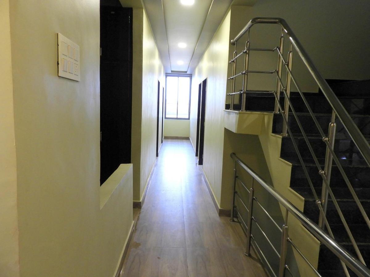 Hotel Somnath Daksh Bagian luar foto