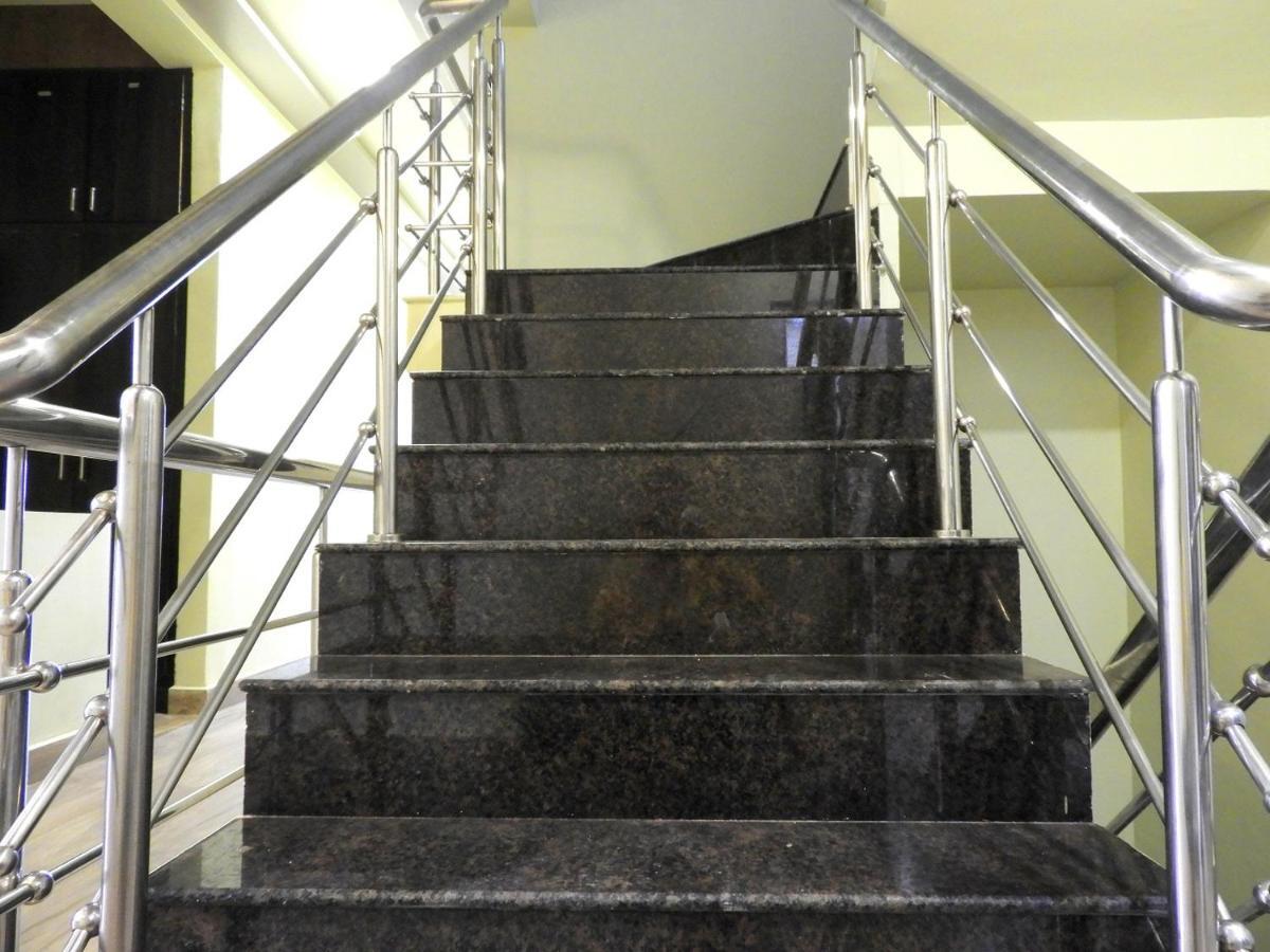 Hotel Somnath Daksh Bagian luar foto
